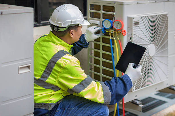 Professional Hvac technician working in Gridley, IL